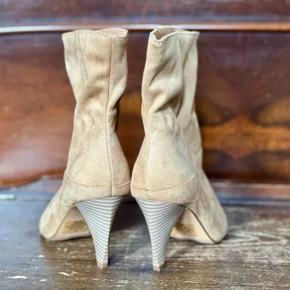 NWOT Women 3” Heel Vegan Tan Suede Ankle Booties Size 6 - Picture 4 of 5